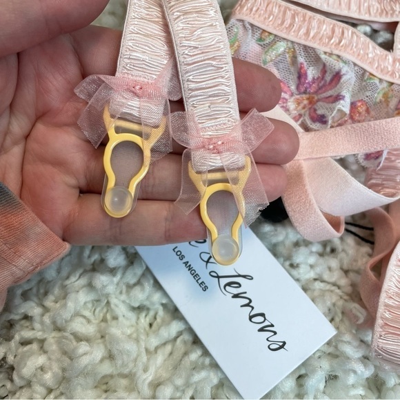 NWOT FOR LOVE & LEMONS April Bloom Garter small - Picture 11 of 15
